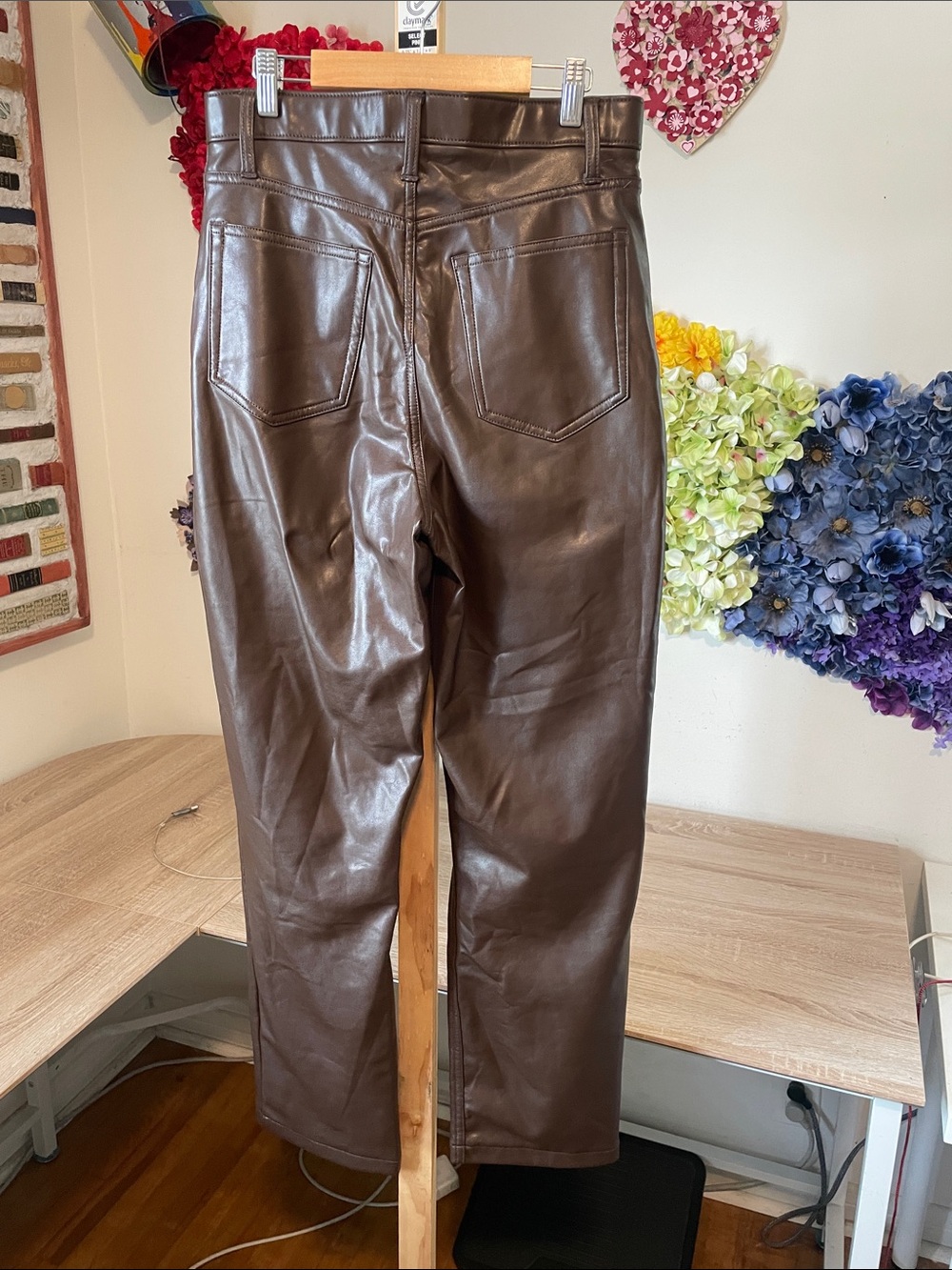 Abercrombie & Fitch Curve Love Vegan Leather 90s Relaxed Pant - Picture 10 of 12